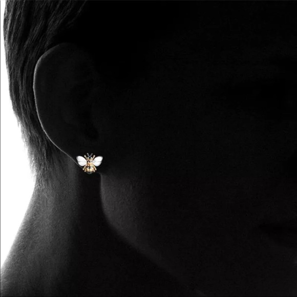 *NEW*Cute Bee zircon Stud Earrings - Picture 3 of 6